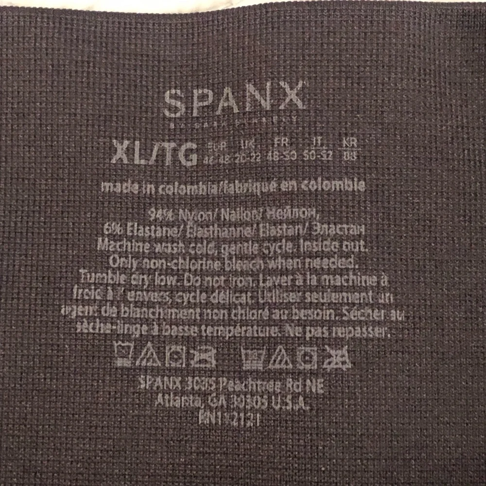 Spanx Look At Me Now black camo seamless leggings. Women’s size XL.